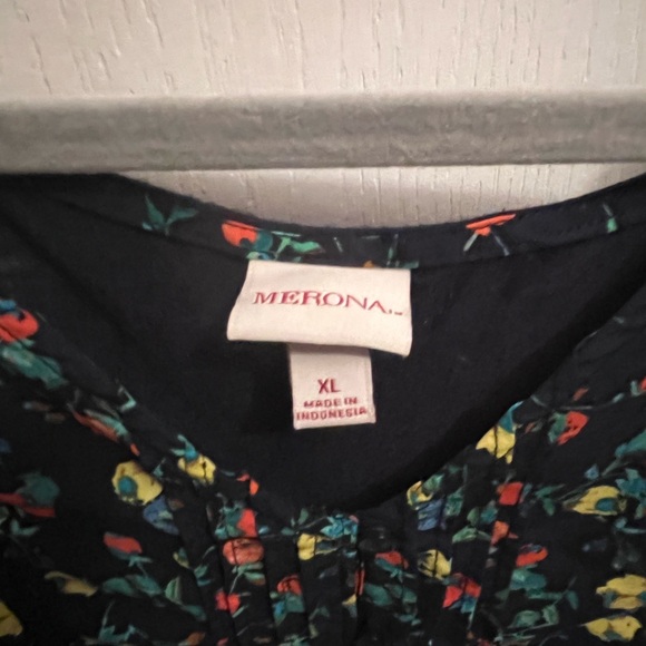 Floral tank - Picture 2 of 3